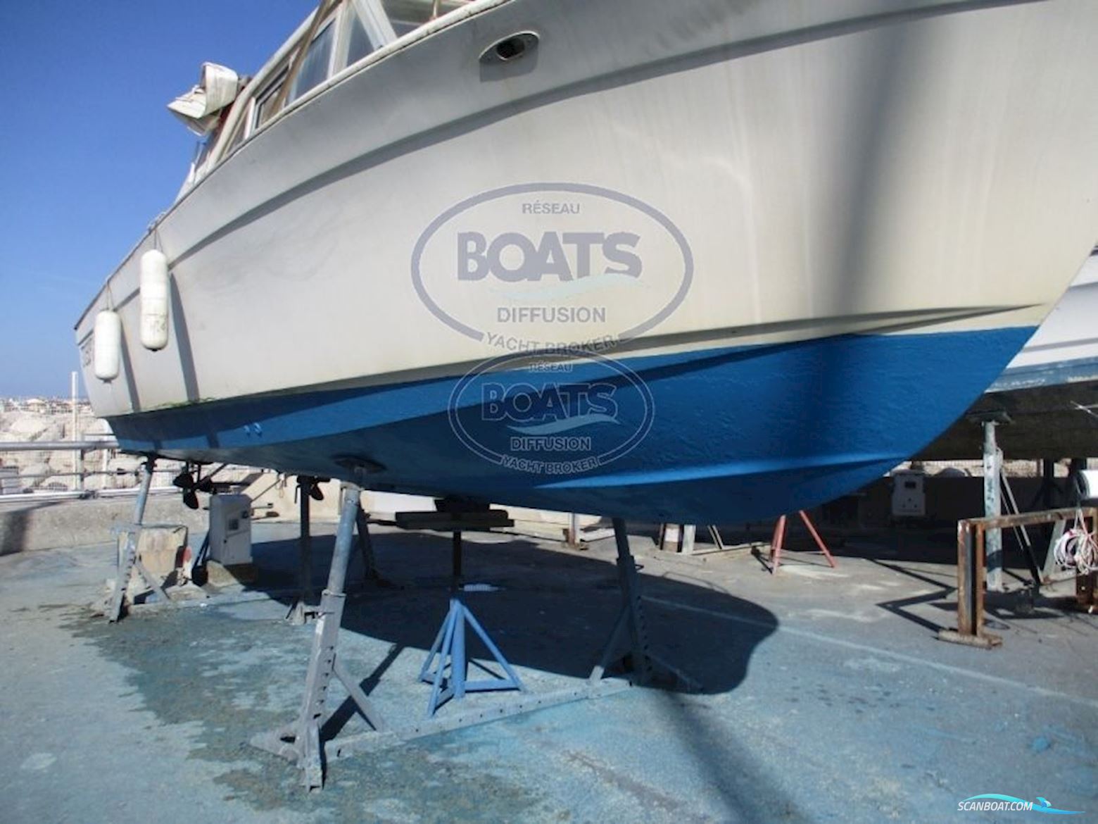 CHRIS CRAFT COMMANDER 27