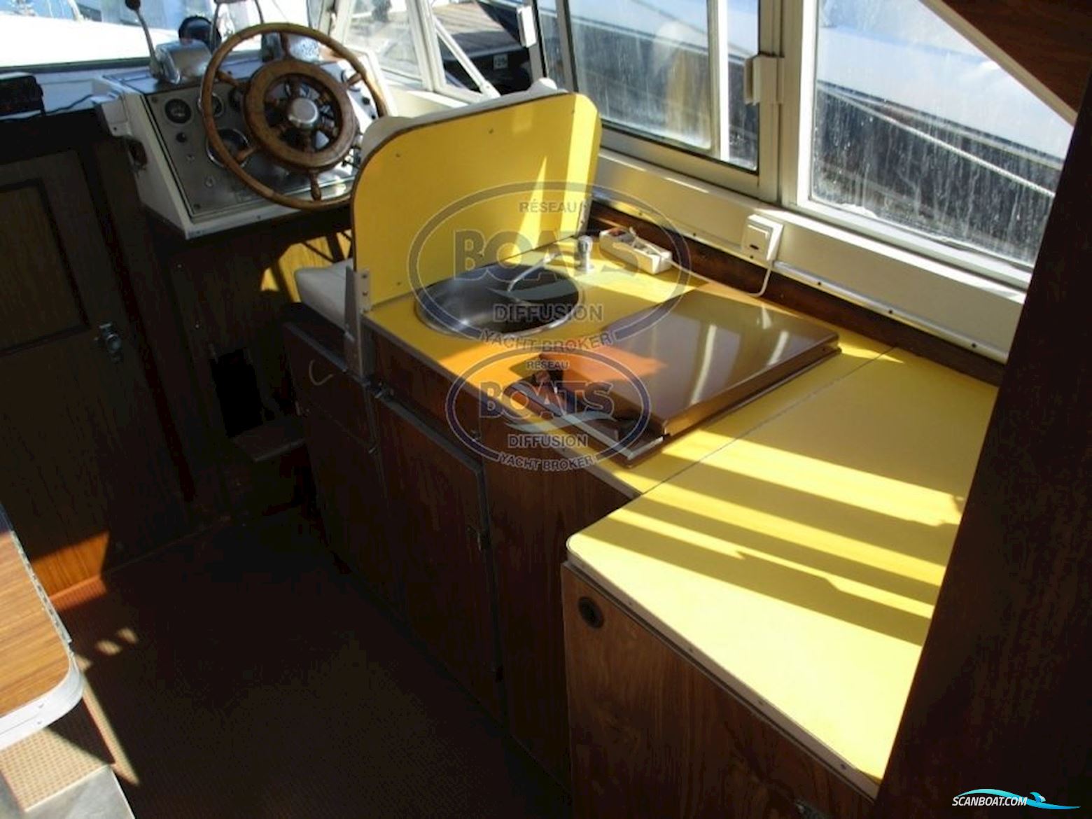 CHRIS CRAFT COMMANDER 27