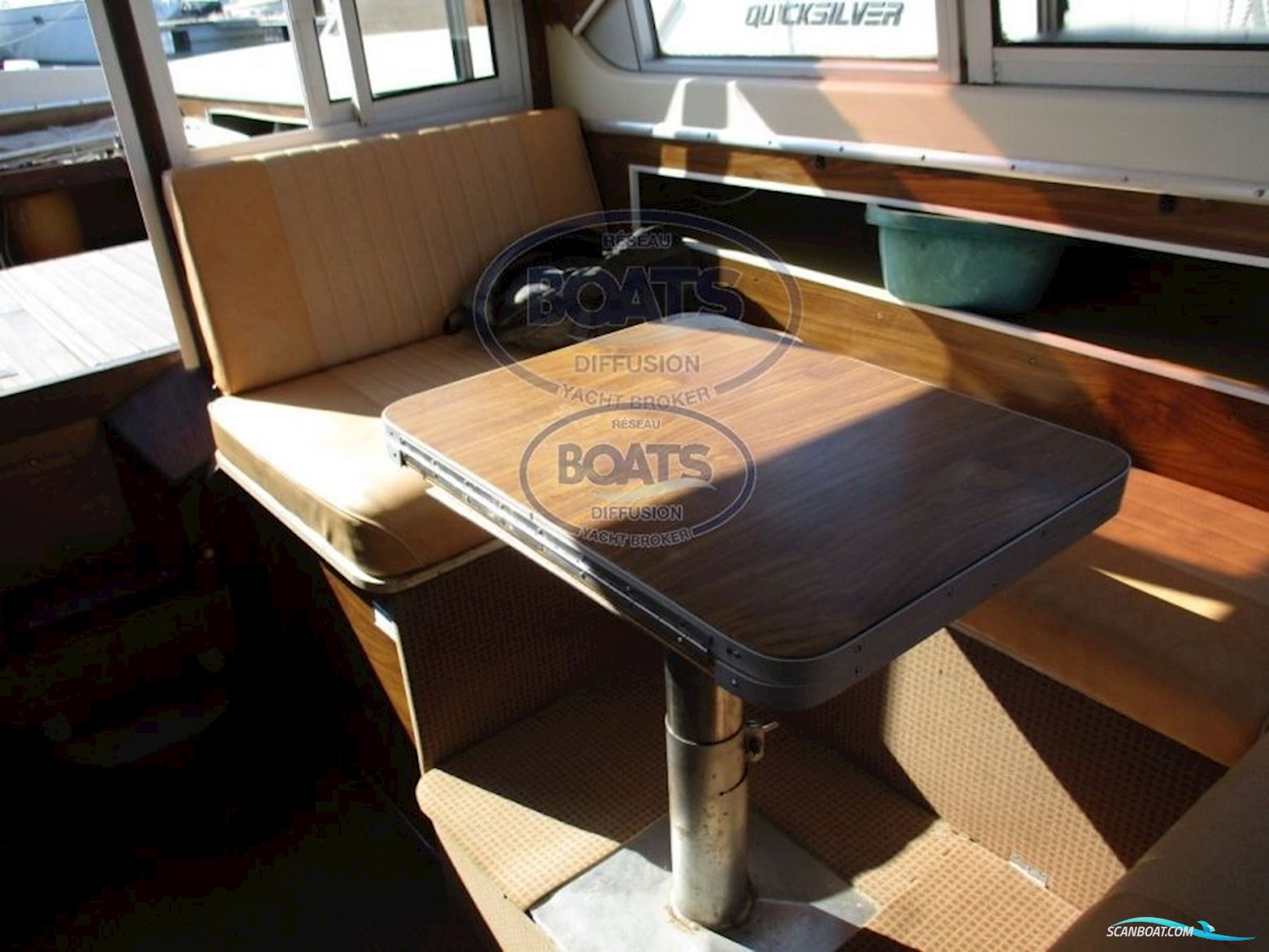 CHRIS CRAFT COMMANDER 27