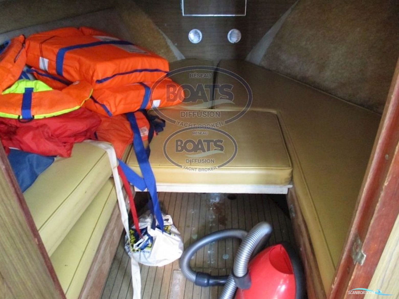 CHRIS CRAFT COMMANDER 27