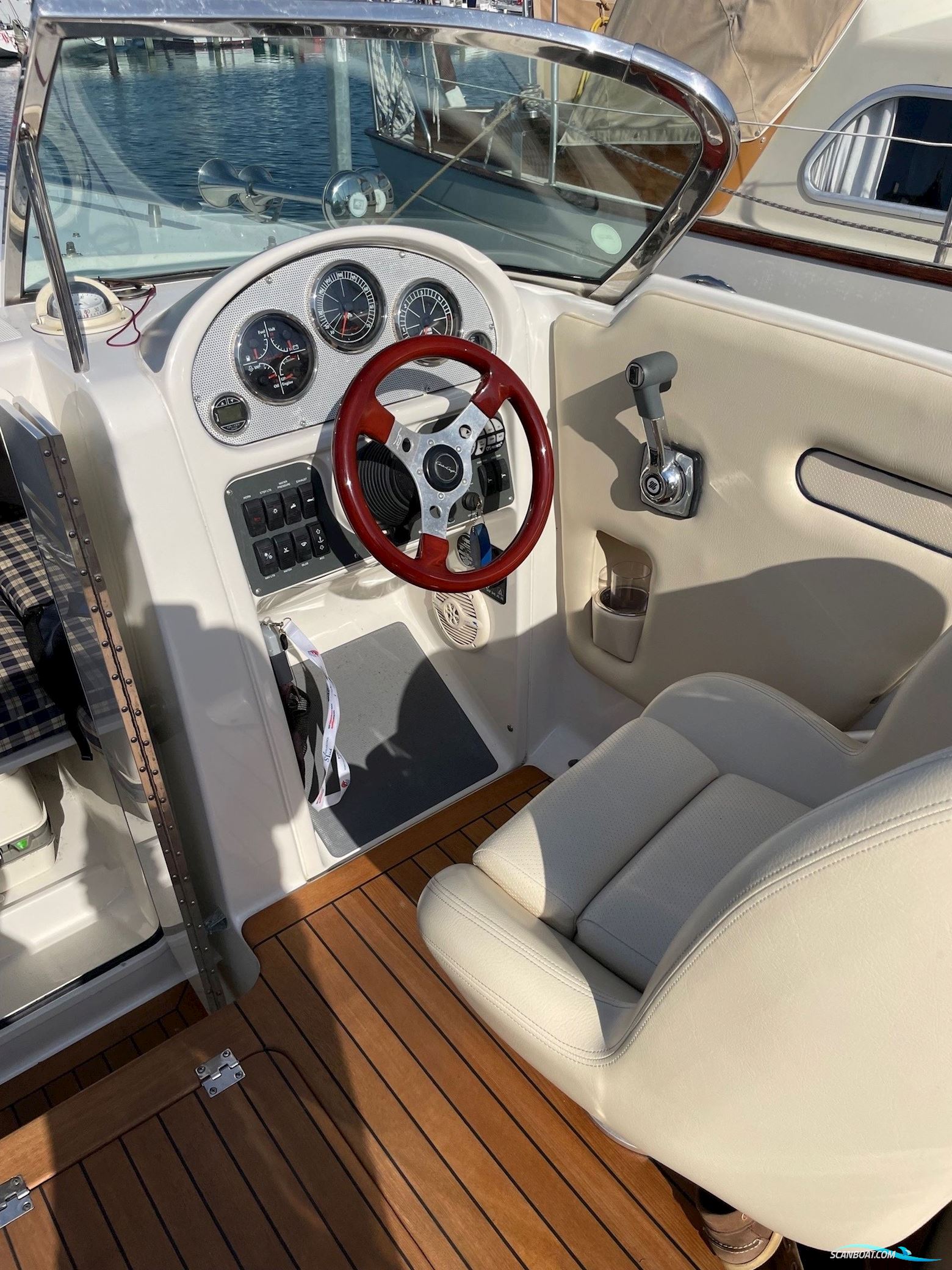 Chris Craft Corsair 25