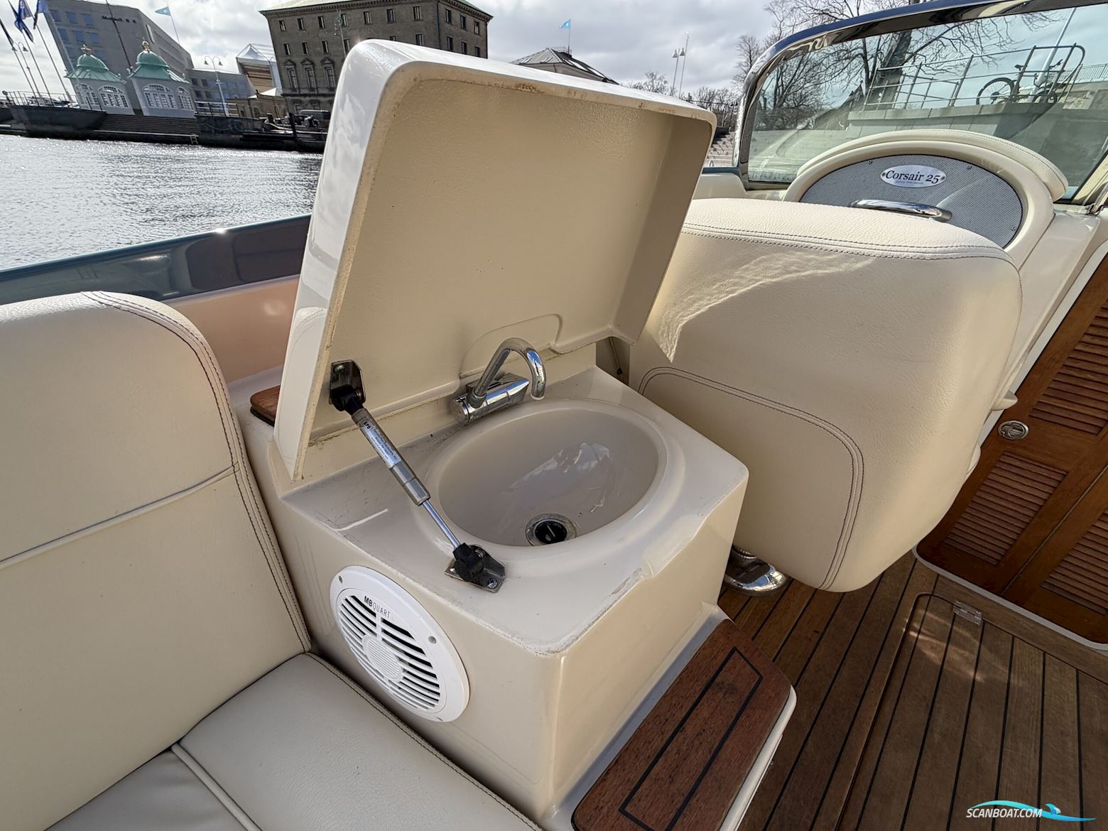 Chris Craft Corsair 25