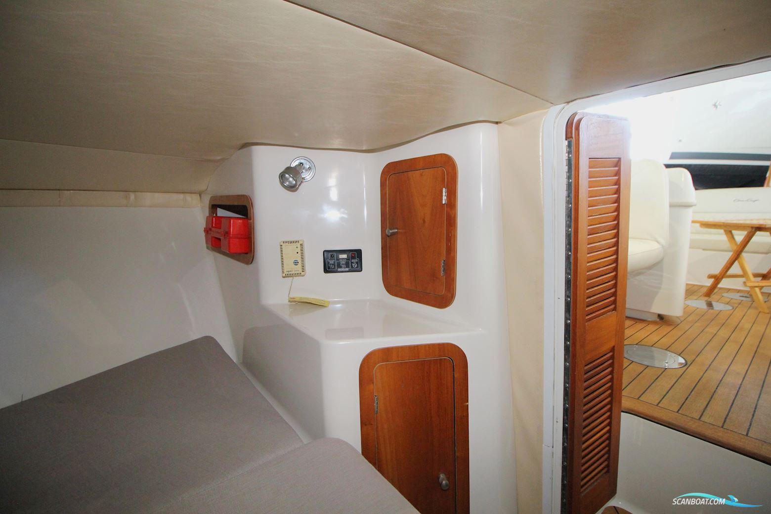 Chris Craft Corsair 28