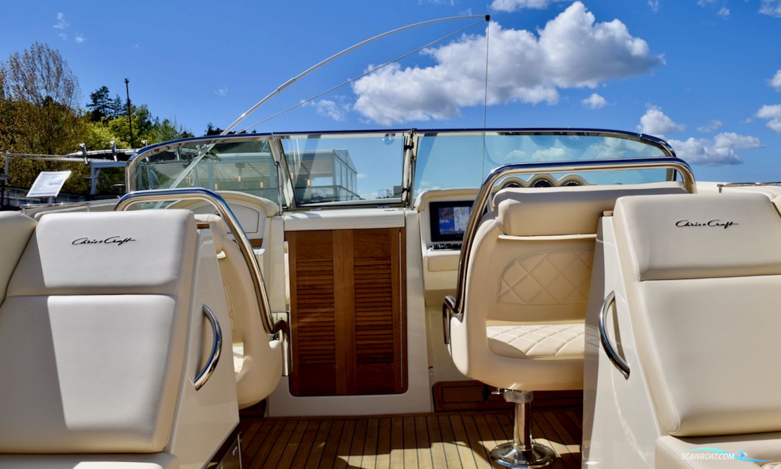 Chris-Craft Corsair 32