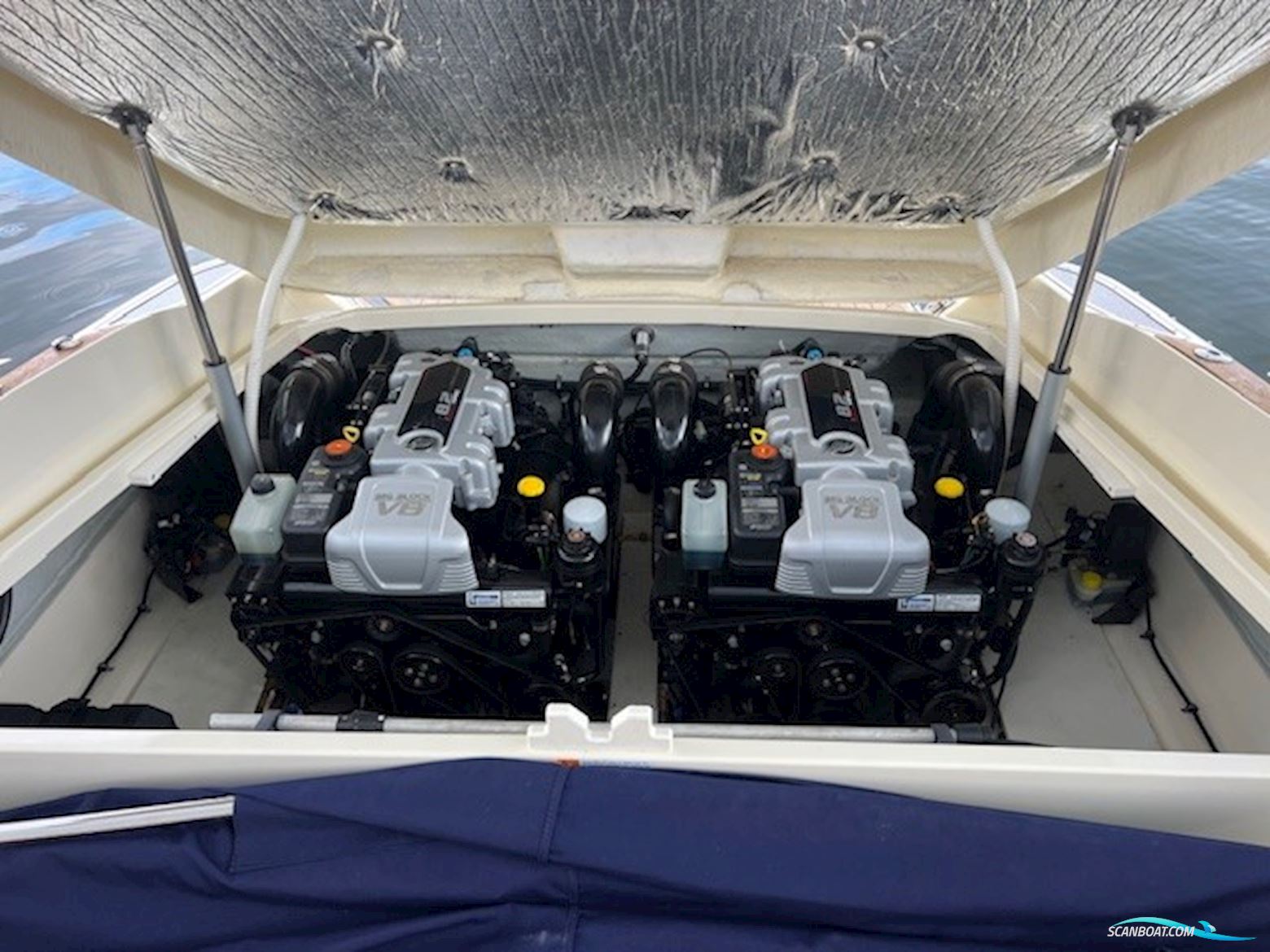 Chris-Craft Corsair 32