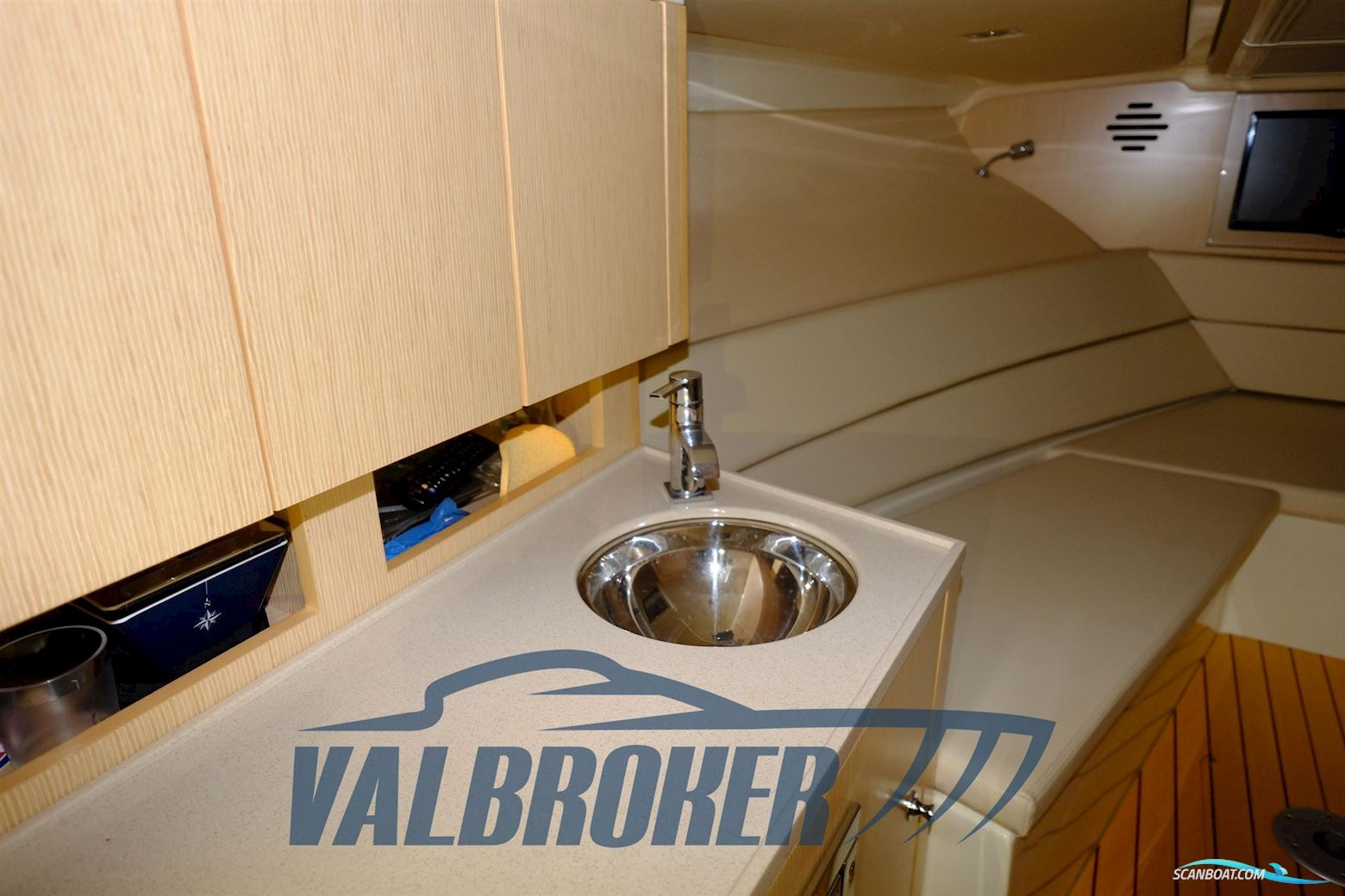 CHRIS CRAFT CORSAIR 32