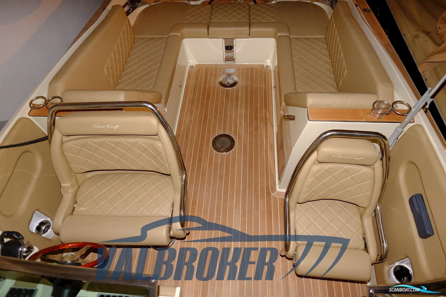 CHRIS CRAFT CORSAIR 32