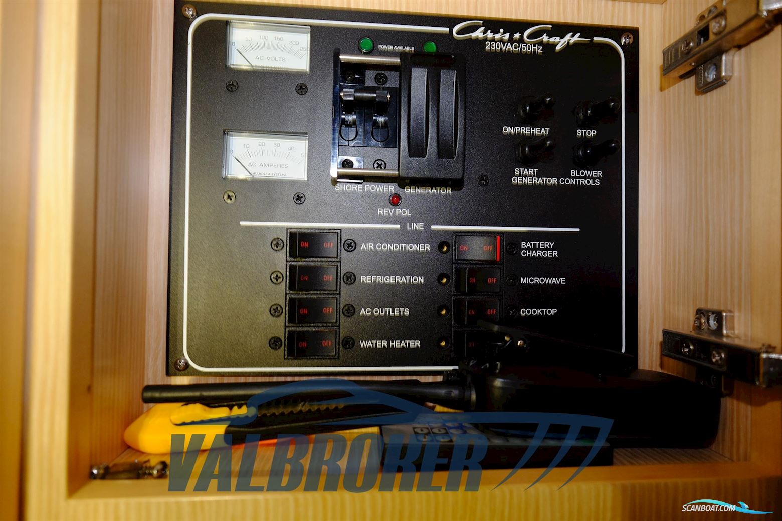 CHRIS CRAFT CORSAIR 32