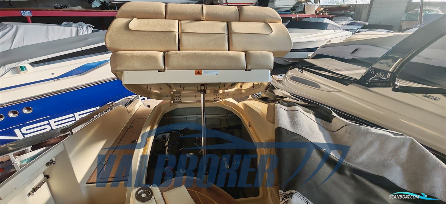 Chris Craft Launch 28 GT - Heritage Edition