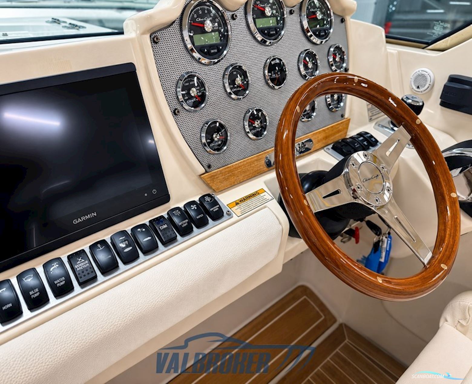 CHRIS CRAFT LAUNCH 32