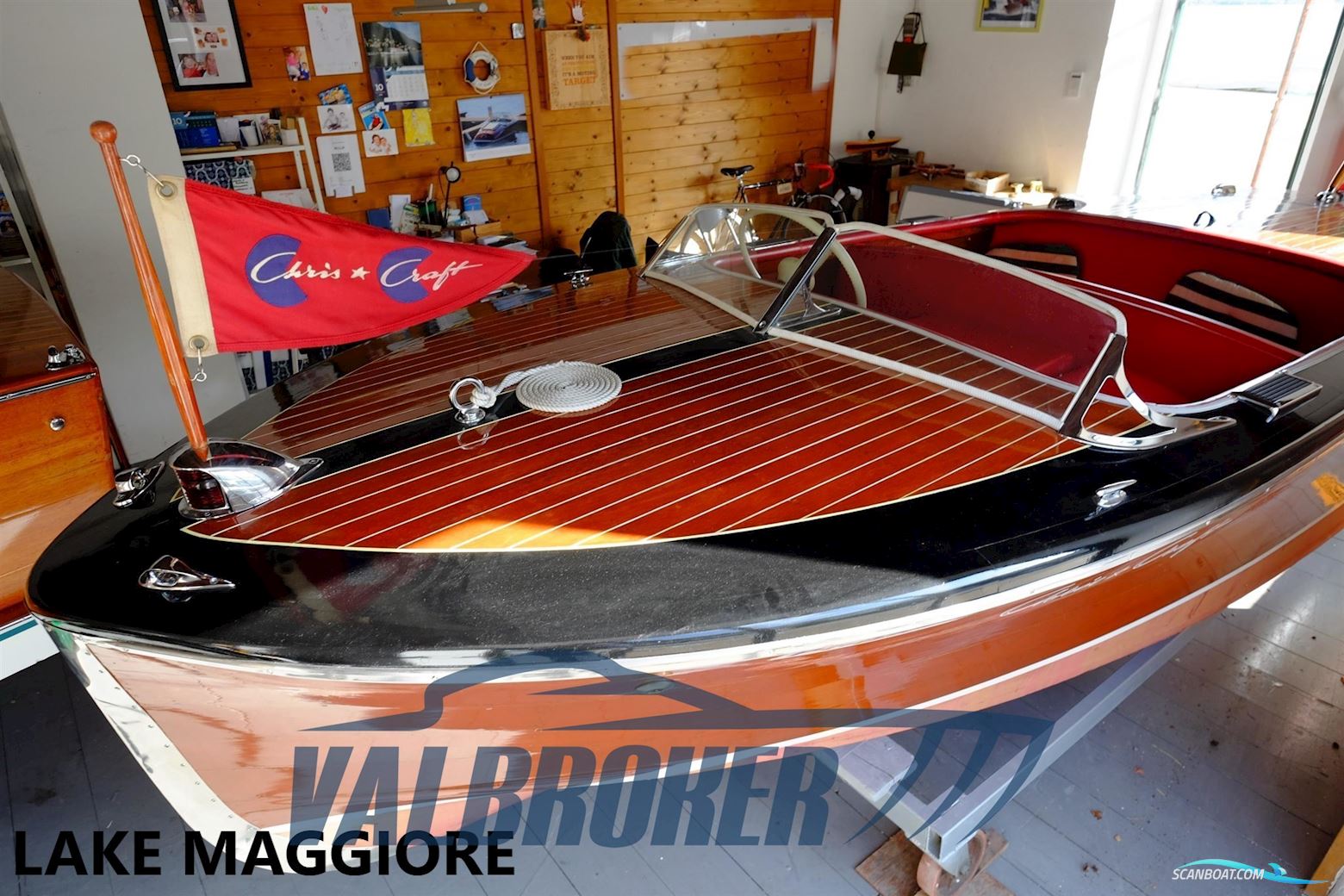 Chris Craft Wood Motorbåt 1950, med Chris Craft Hmc Cruise N Carry motor, Italien