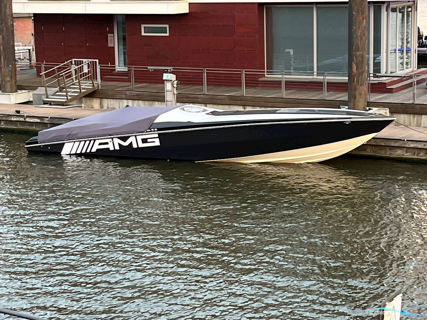 Cigarette 38 Top Gun