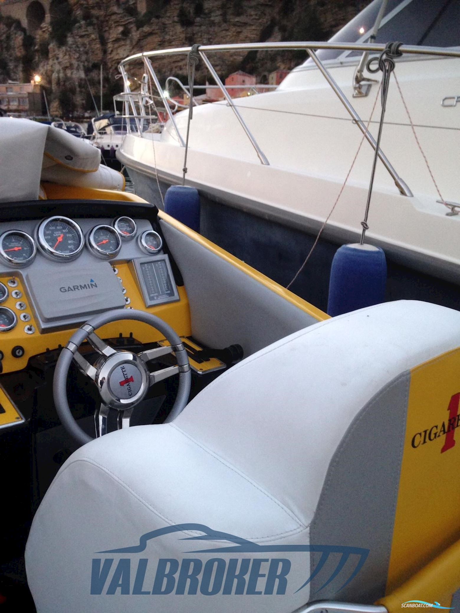 Cigarette R.T. 35' Cafe' Racer