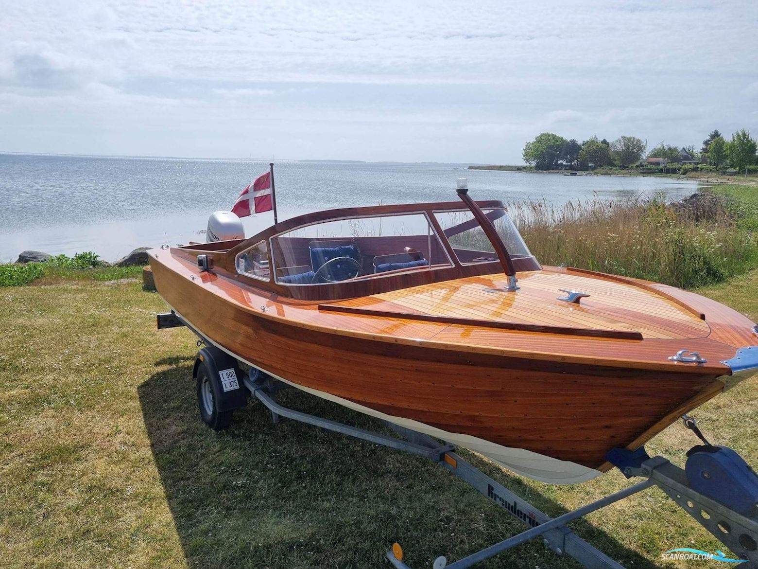 Classic Mahogany Daycruiser
