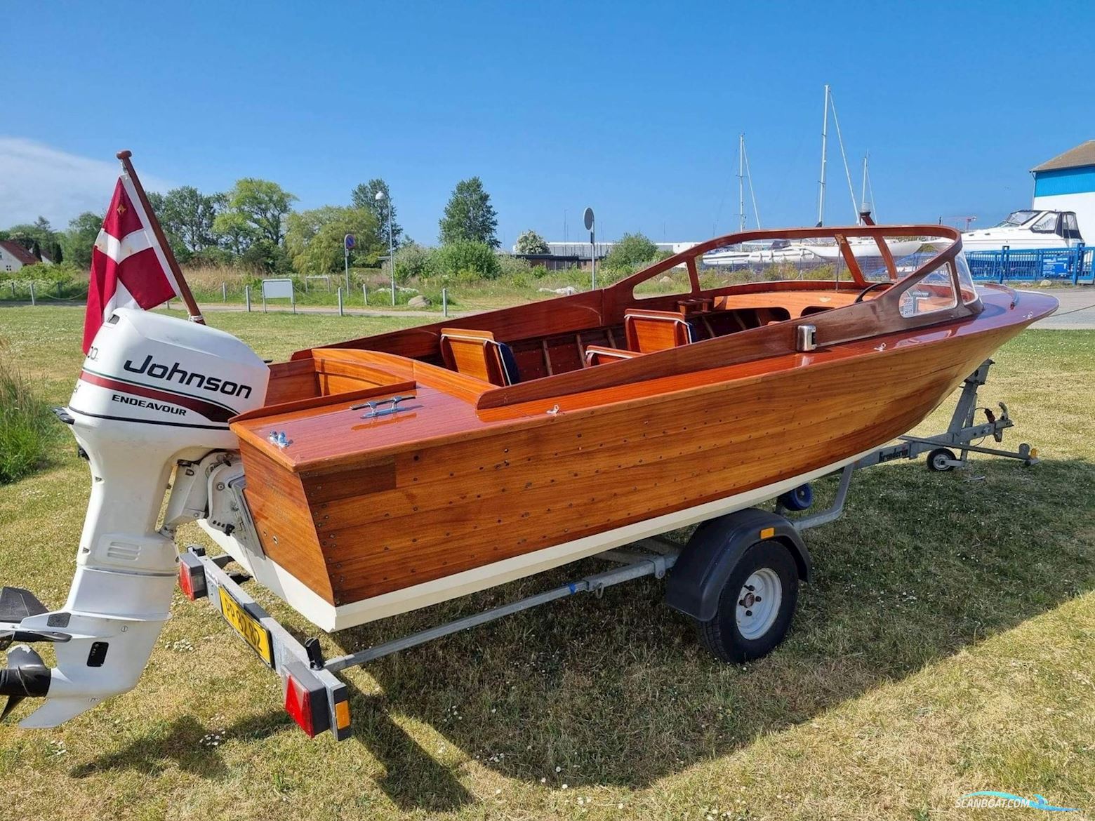 Classic Mahogany Daycruiser