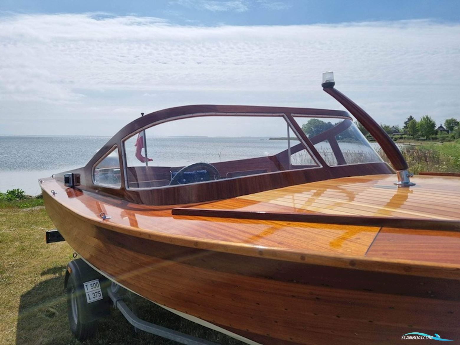 Classic Mahogany Daycruiser