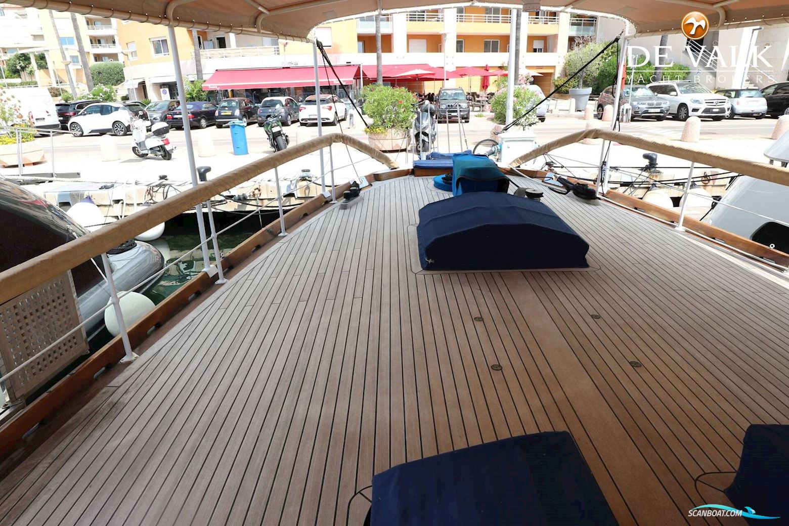 Classic Motor Yacht