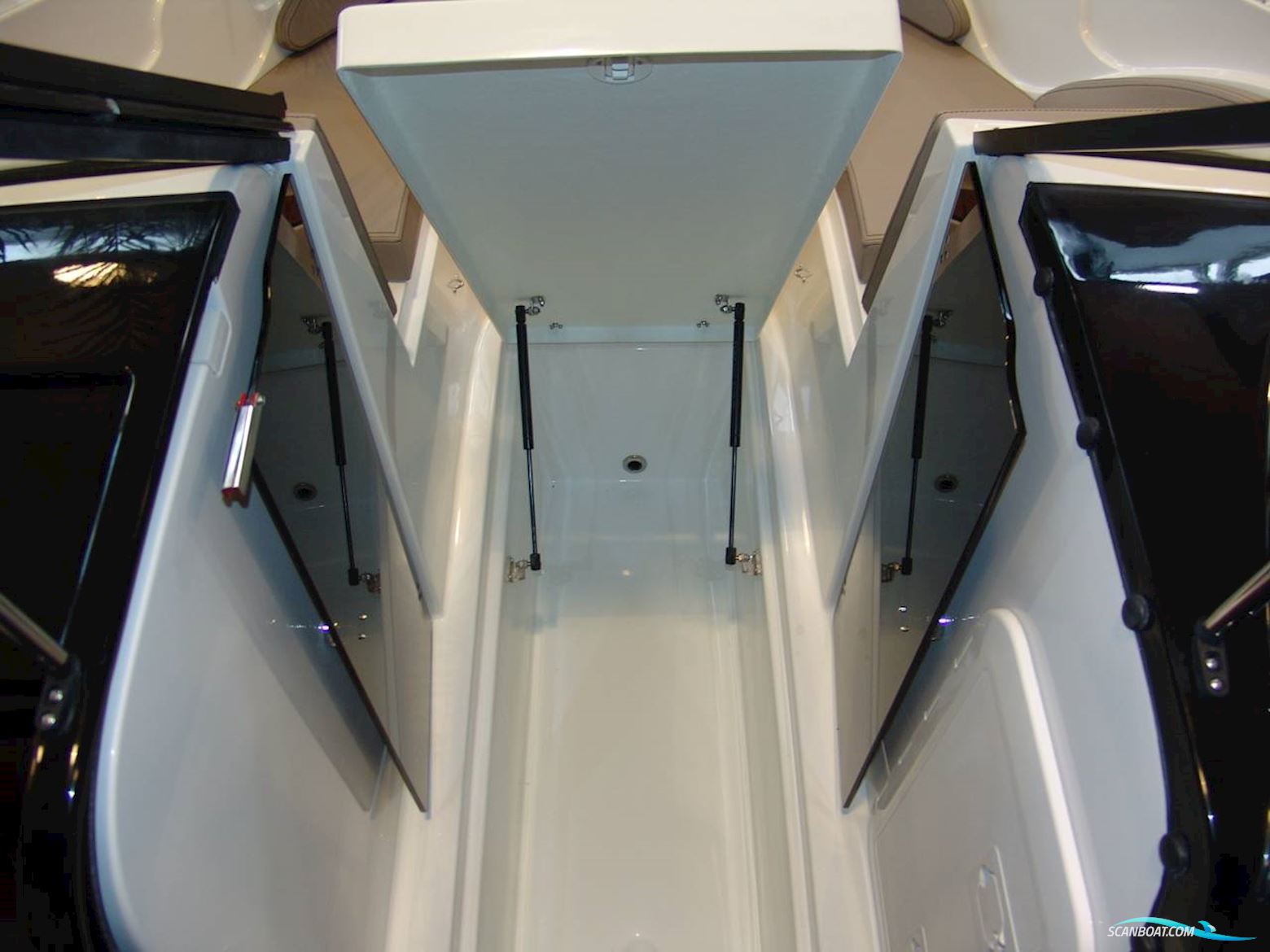 Coaster 600 BR - 100 HK Yamaha/udstyr