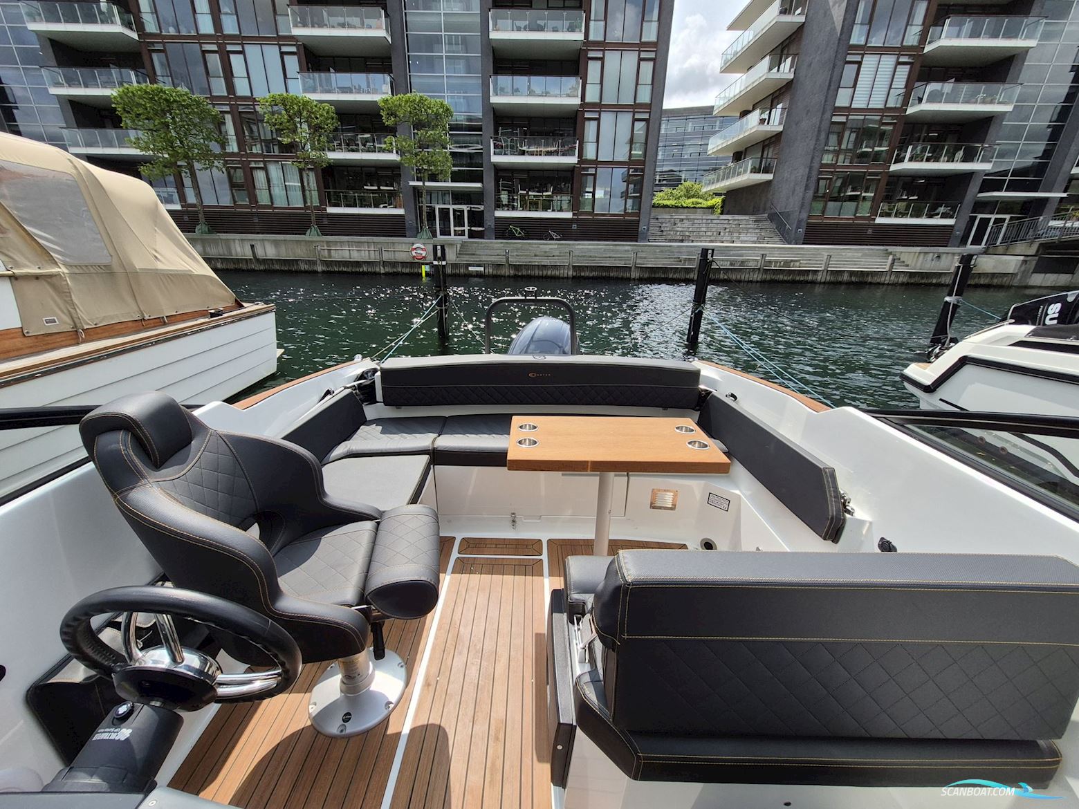 Coaster 600 DC Day Cruiser