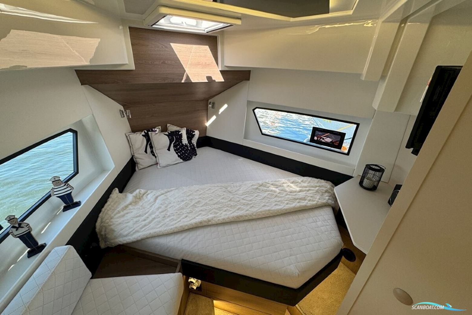 Cobra Yachts Campione 41 Coupe