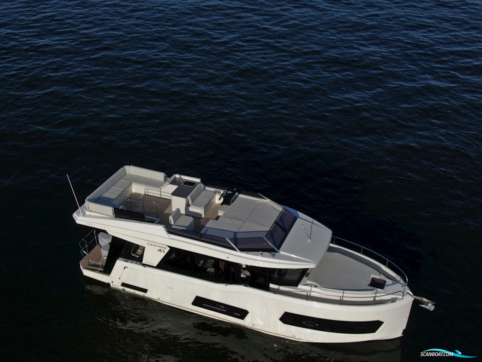 Cobra Yachts Campione 41 Fly