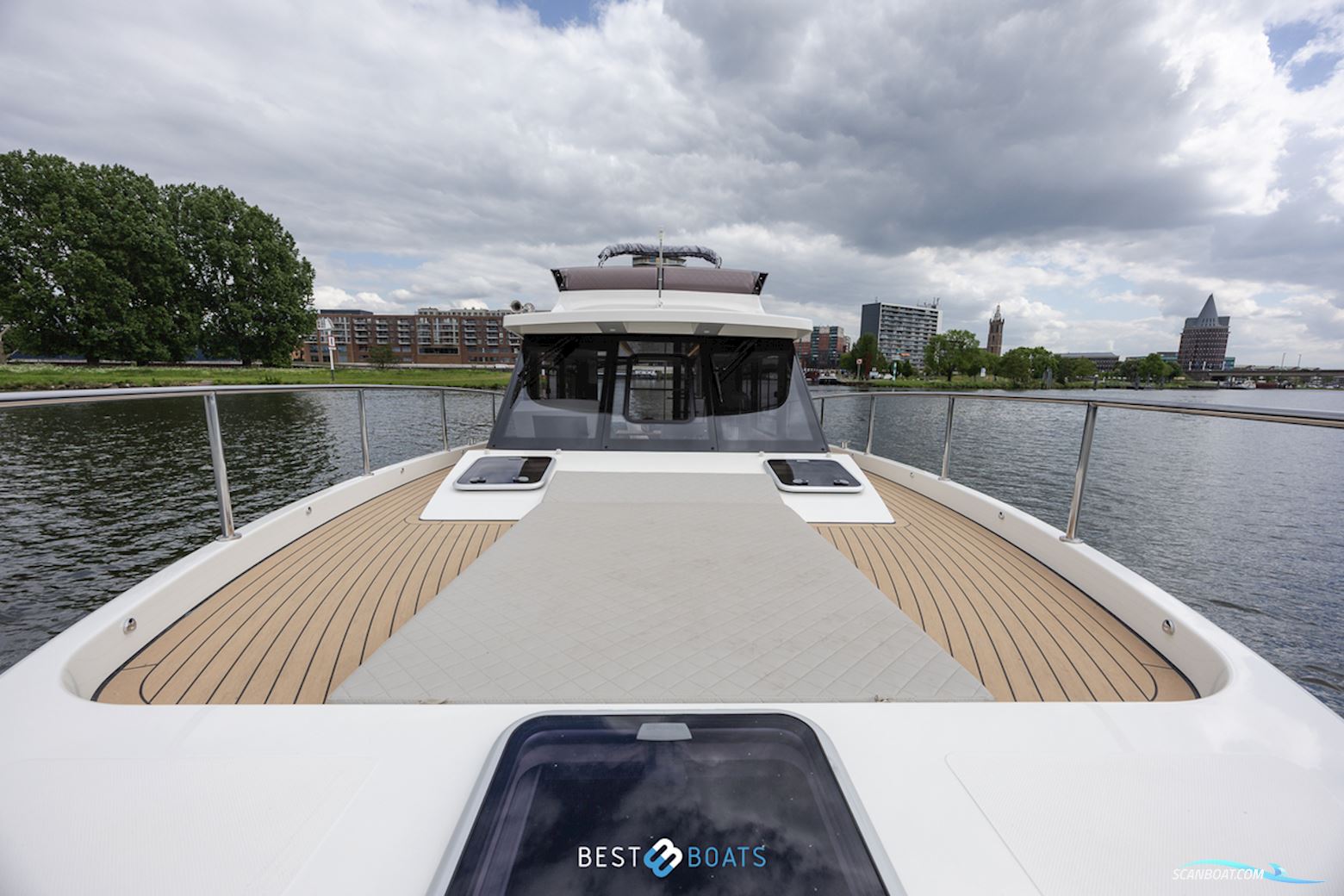 Cobra Yachts Futura 36 Premium Fly
