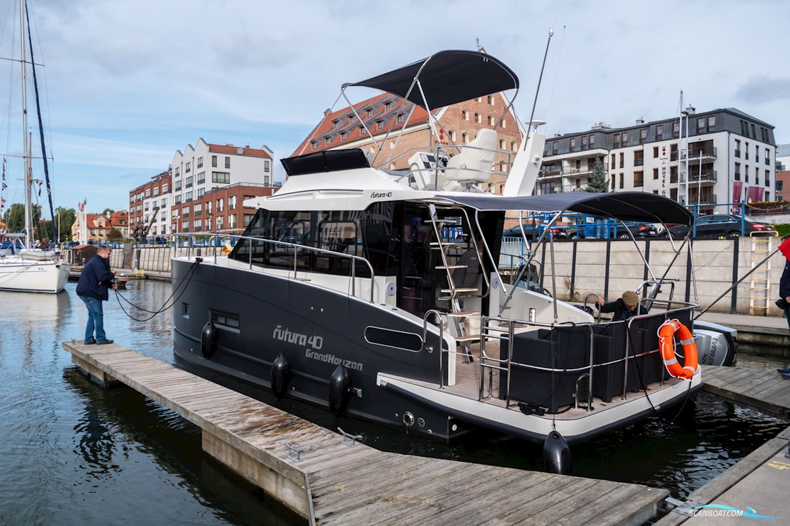 Cobra Yachts Futura 40 Grand Horizon
