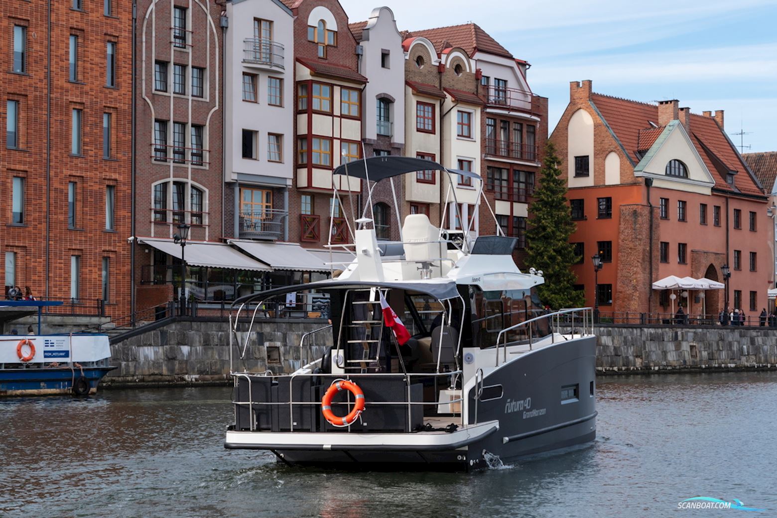 Cobra Yachts Futura 40 Grand Horizon