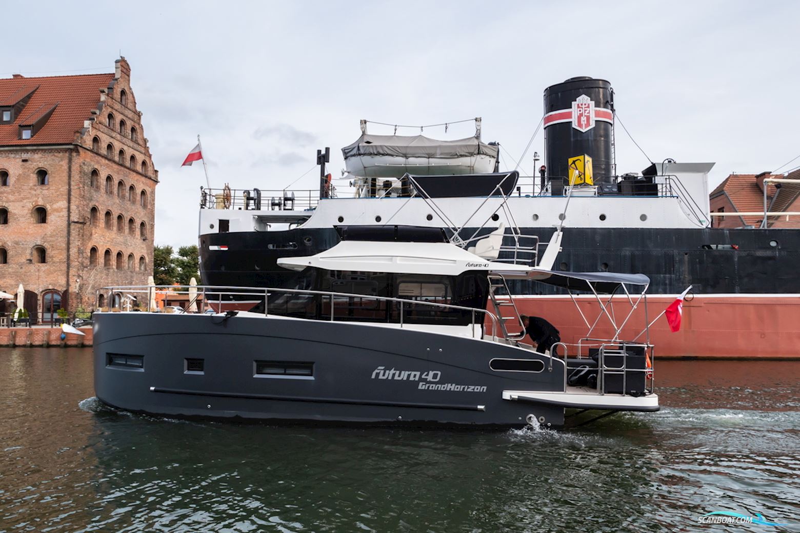 Cobra Yachts Futura 40 Grand Horizon
