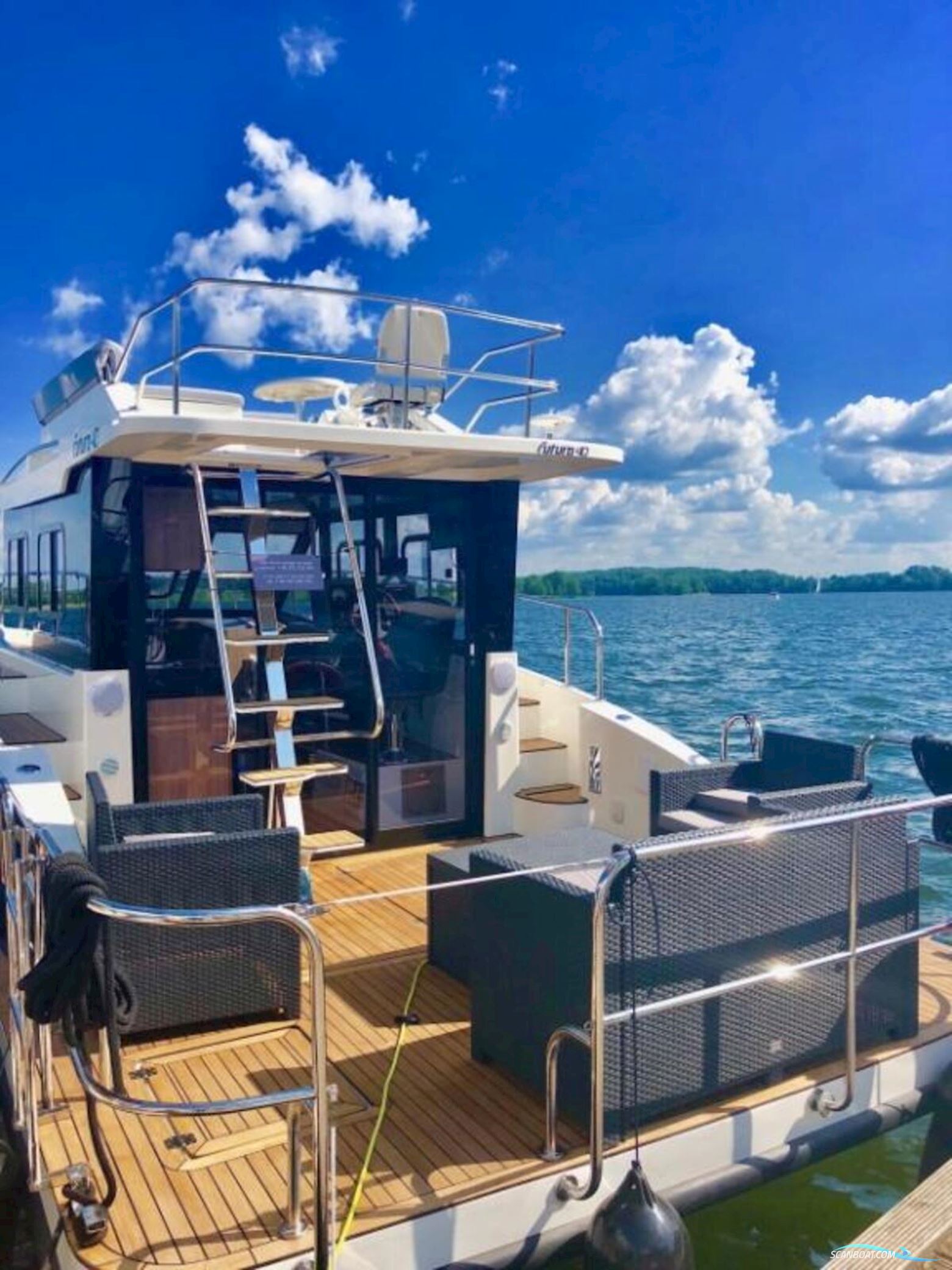Cobra Yachts Futura 40 Grand Horizon