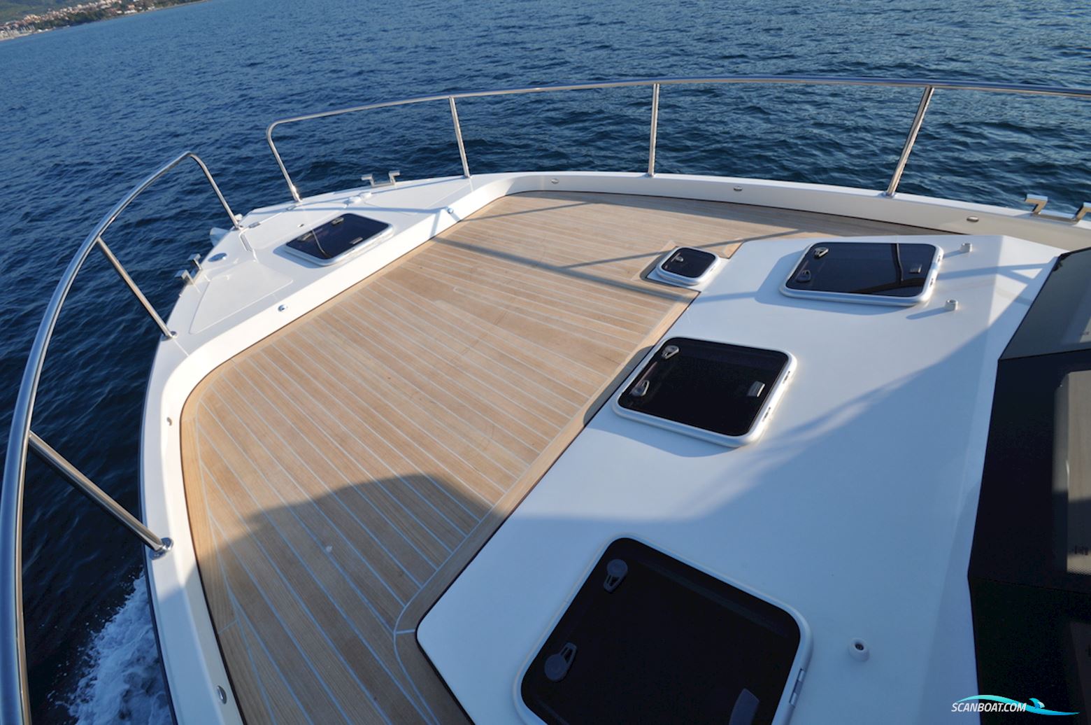 Cobra Yachts Futura 40 Grand Horizon