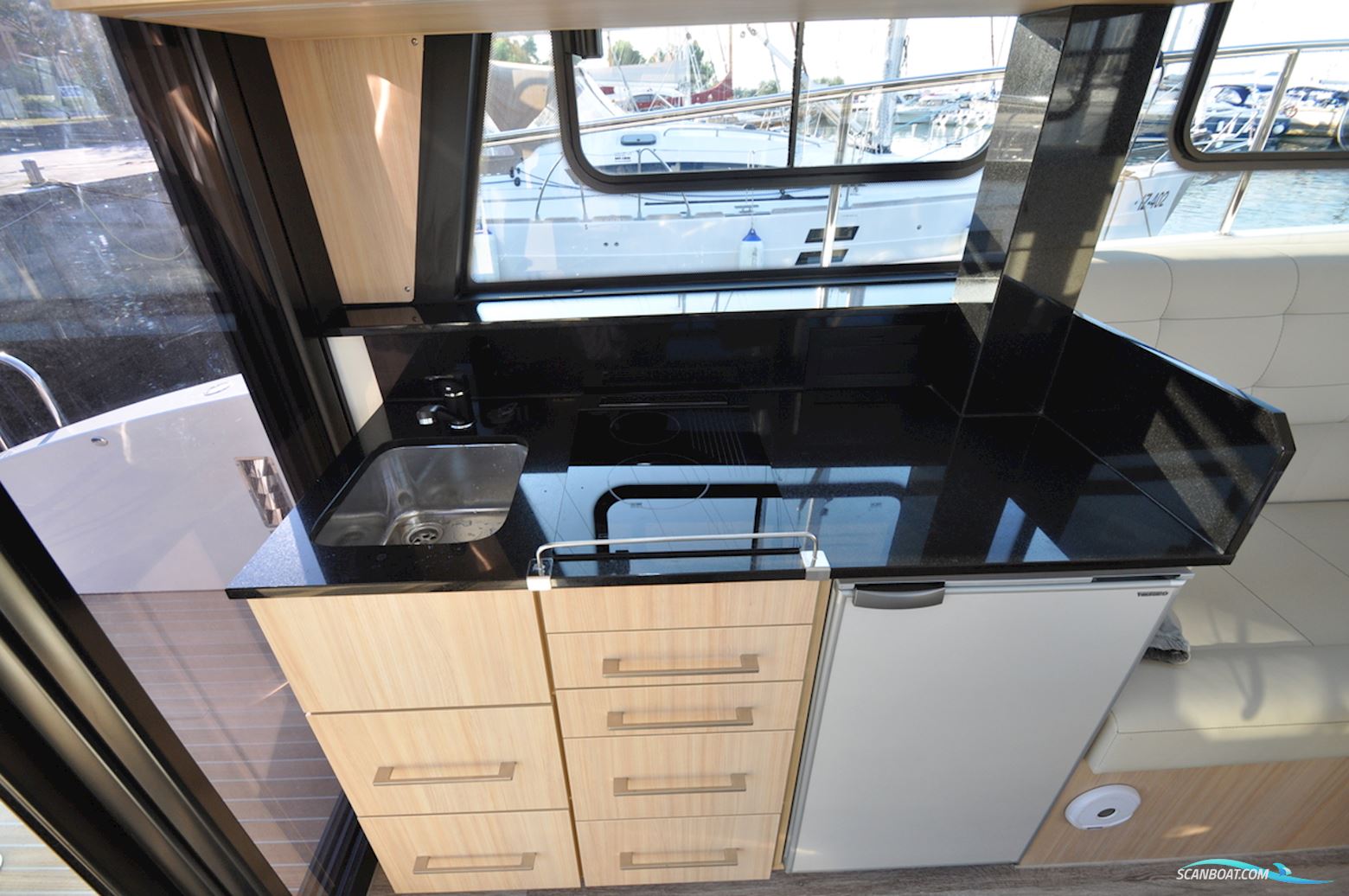 Cobra Yachts Futura 40 Grand Horizon
