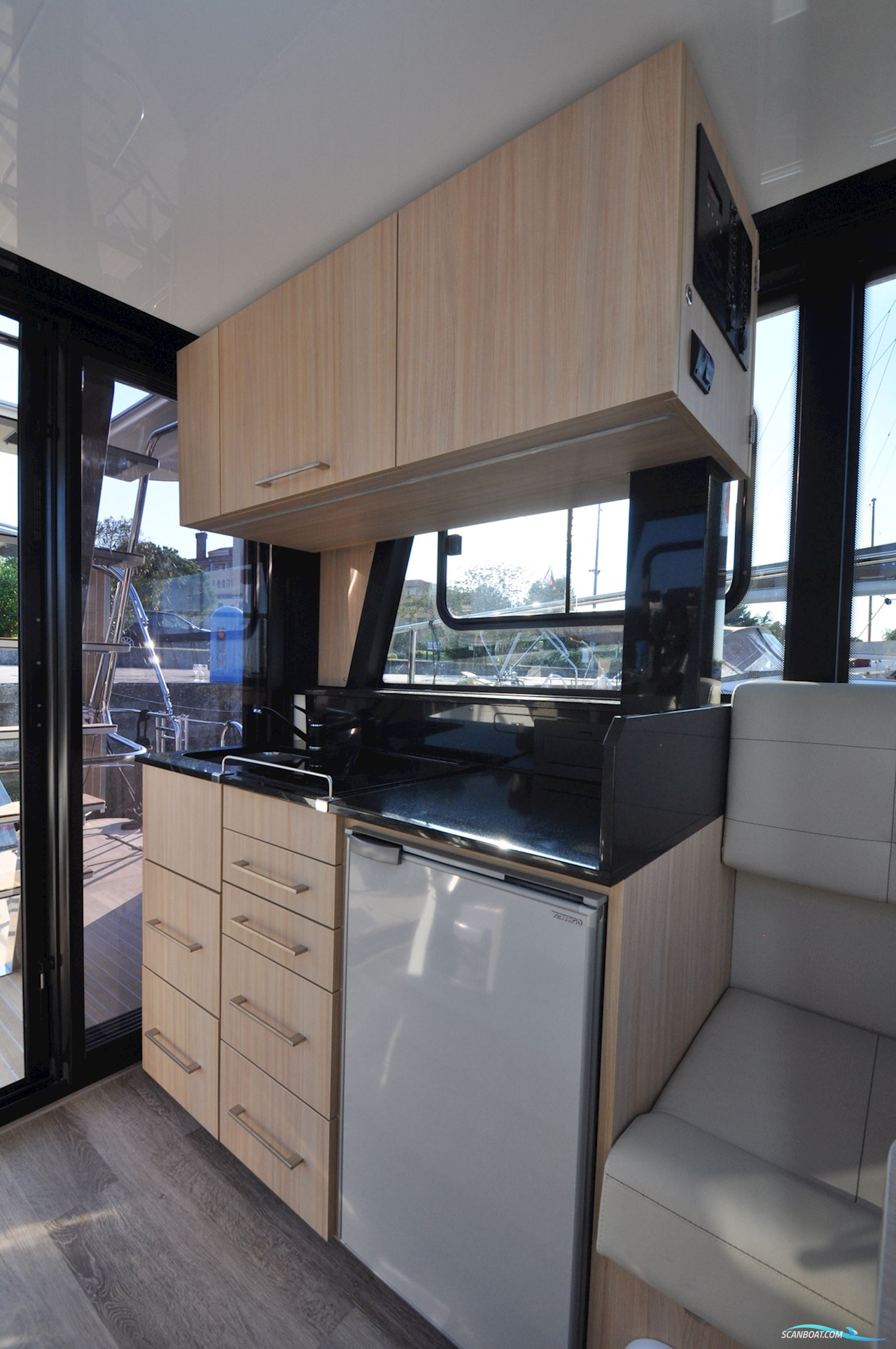Cobra Yachts Futura 40 Grand Horizon