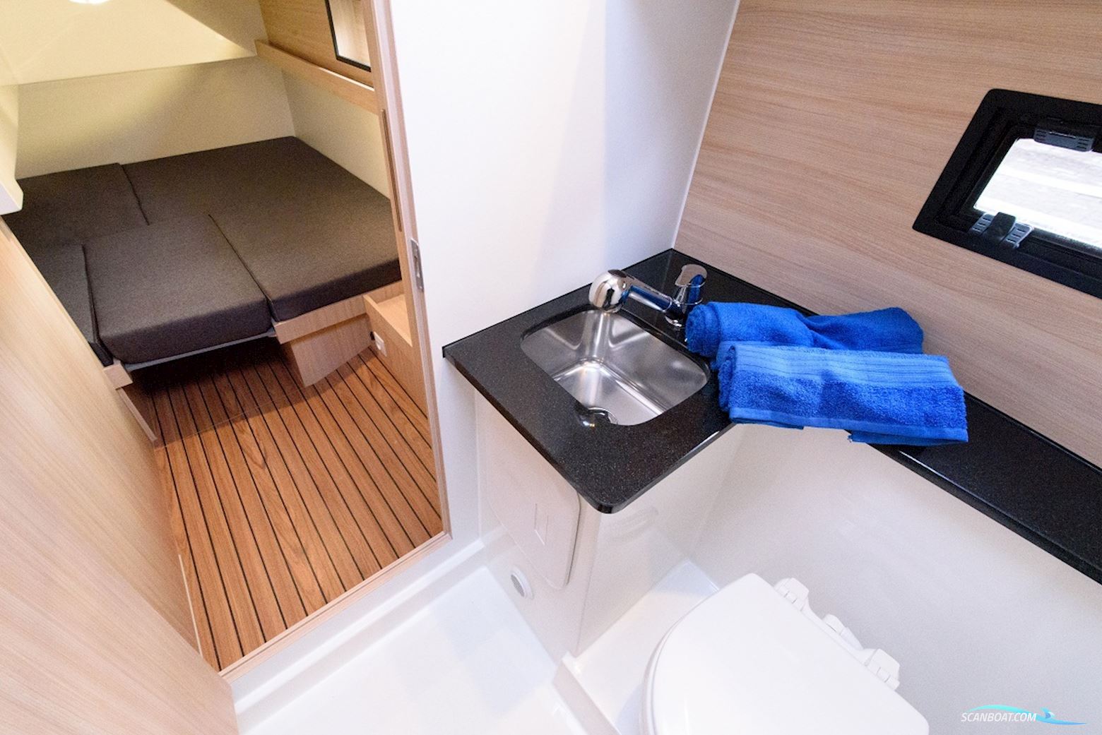 Cobra Yachts Futura 40 Grand Horizon