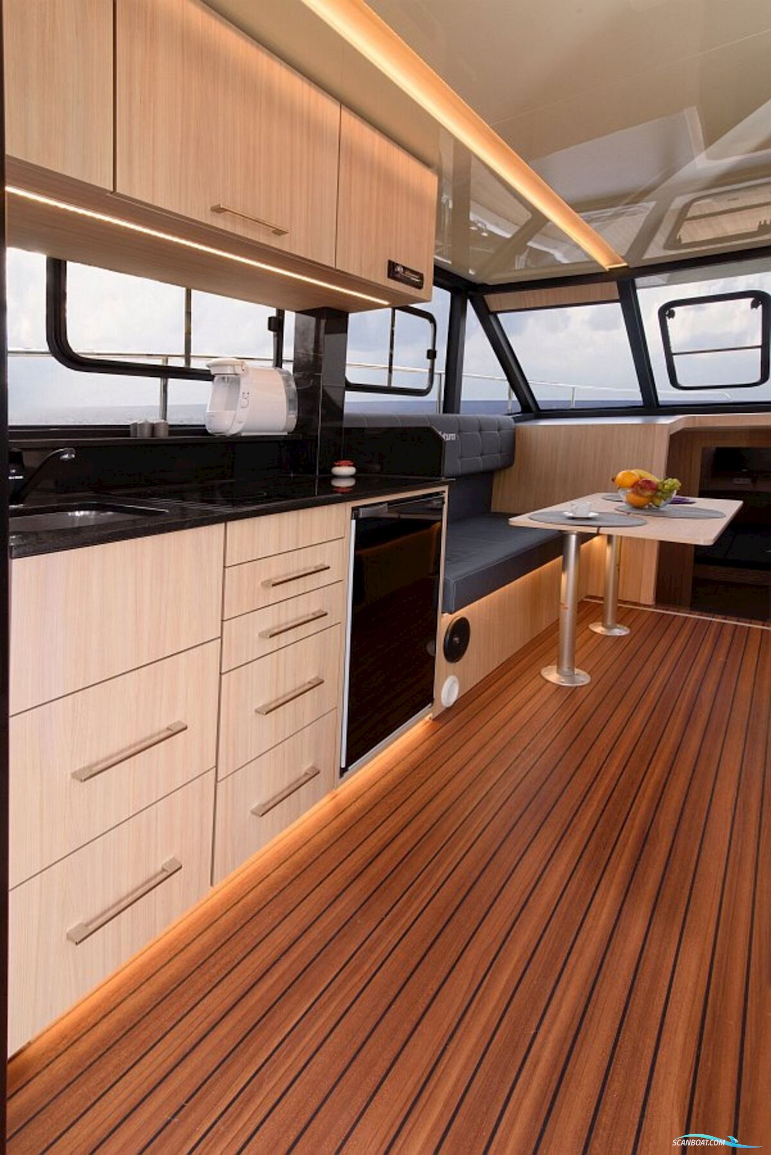 Cobra Yachts Futura 40 Grand Horizon