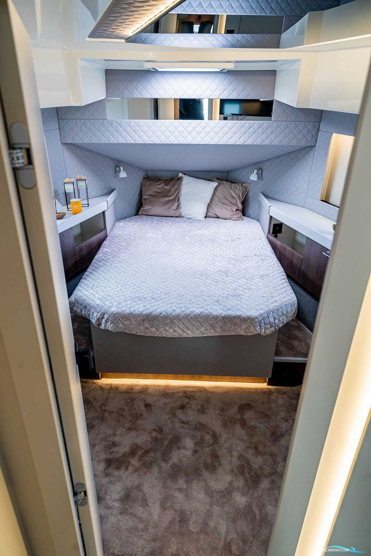Cobra Yachts Maestro 42 Fly