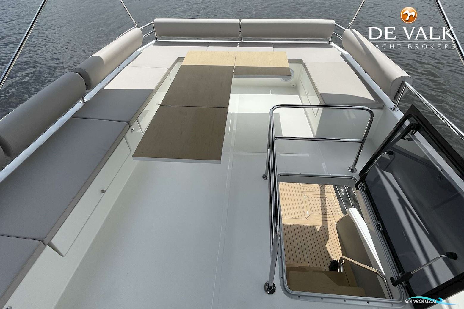 Cobra Yachts Maestro 42