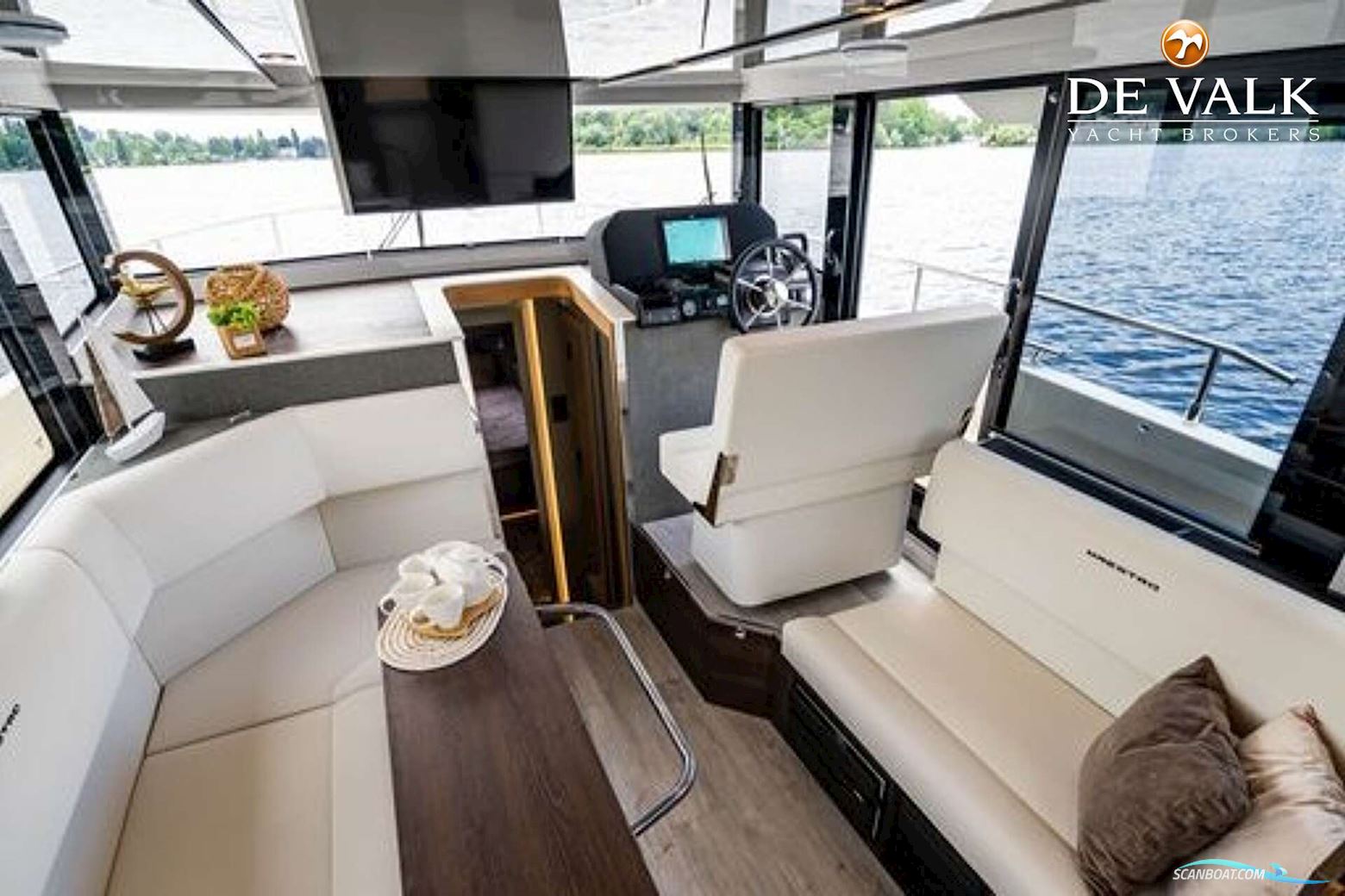 Cobra Yachts Maestro 42