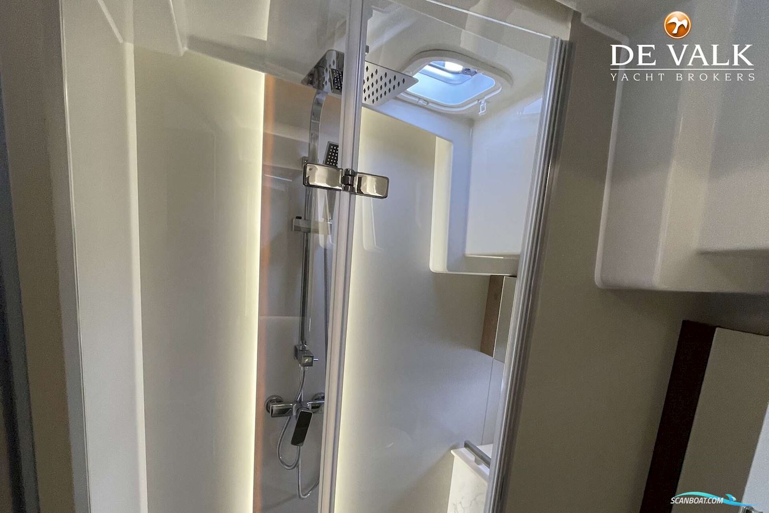 Cobra Yachts Maestro 42