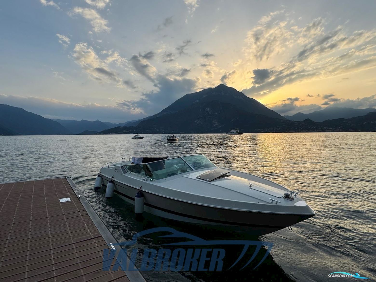 Colombo Vantage 25 Motorbåt 1984, med Marine Power Mcm 3.0 L 2000 motor, Italien