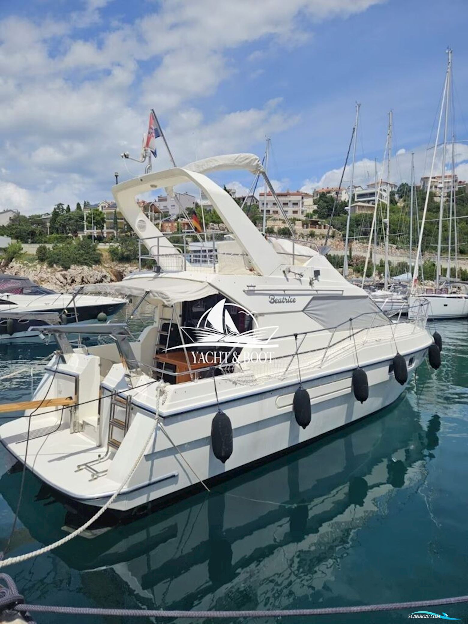 Colvic 35 Fly Motorbåt 1985, med Cummins motor, Kroatien