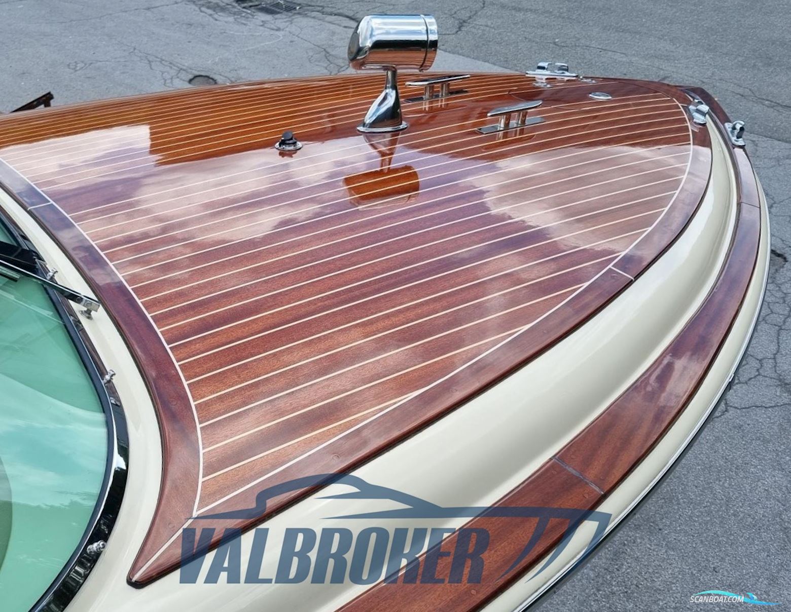 Comitti Wooden Boats Venezia 25 Classic Mahogany