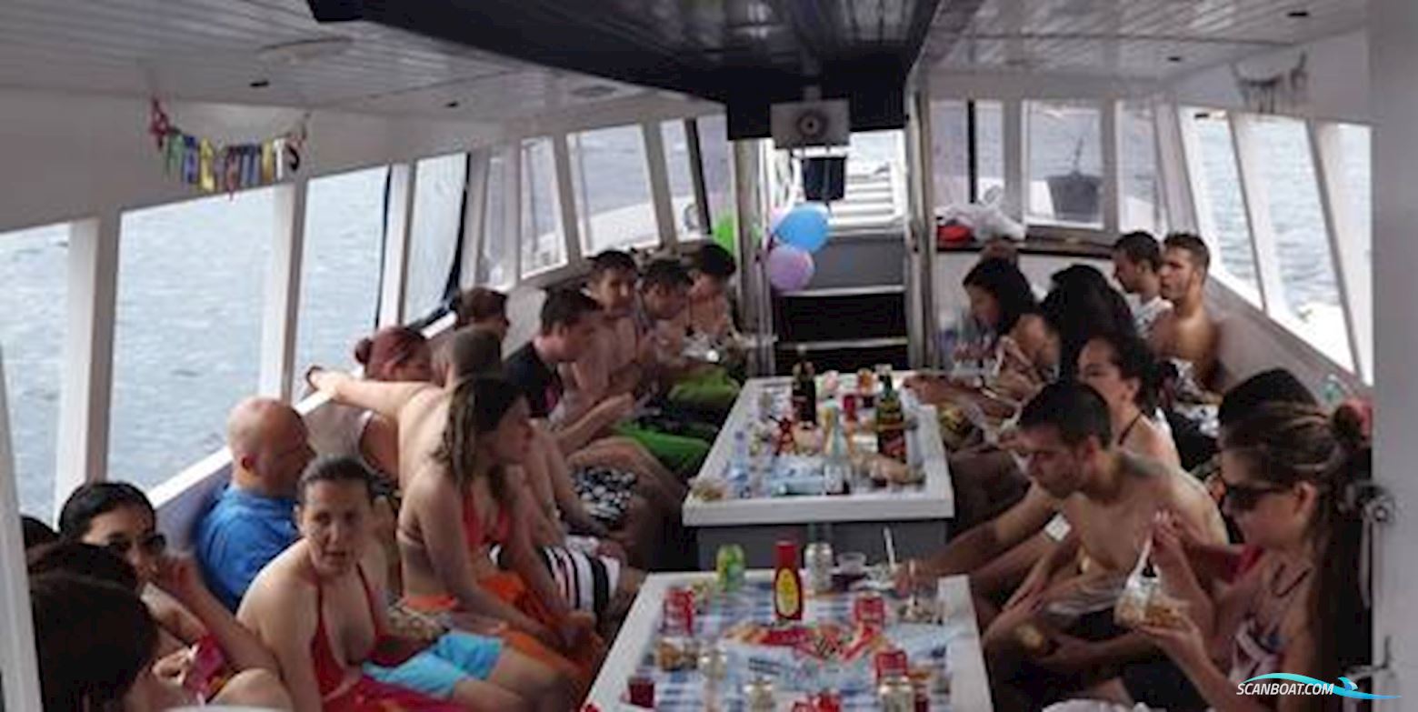 Commercial Snorkelling Day Cruiser Fishing Boat