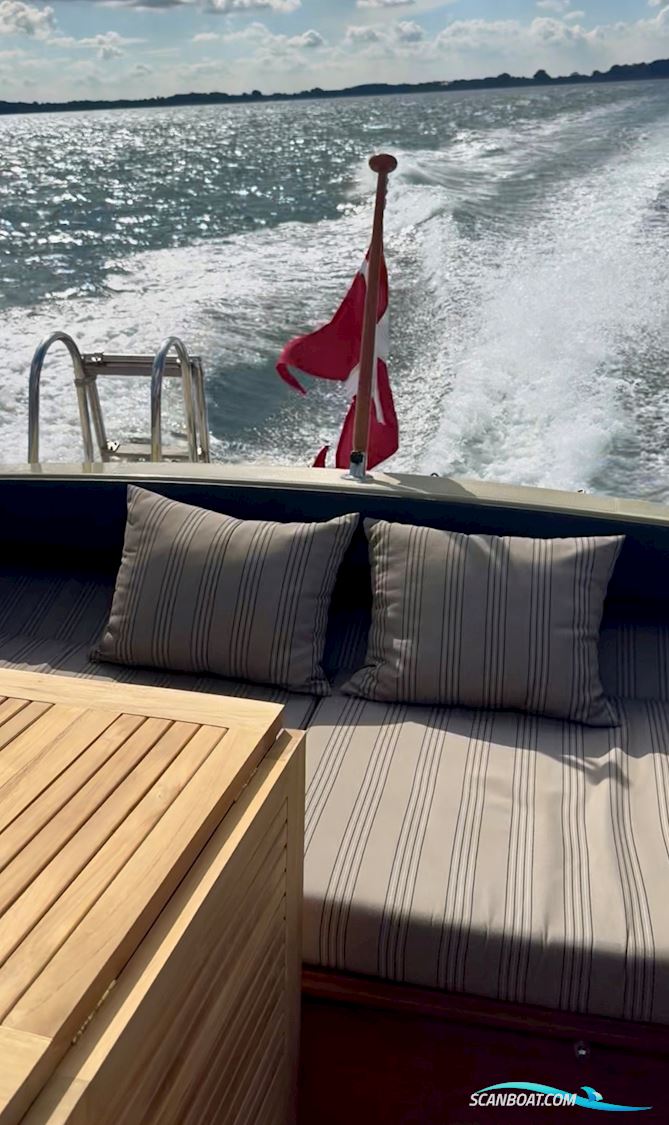 Coronet 24 Midi