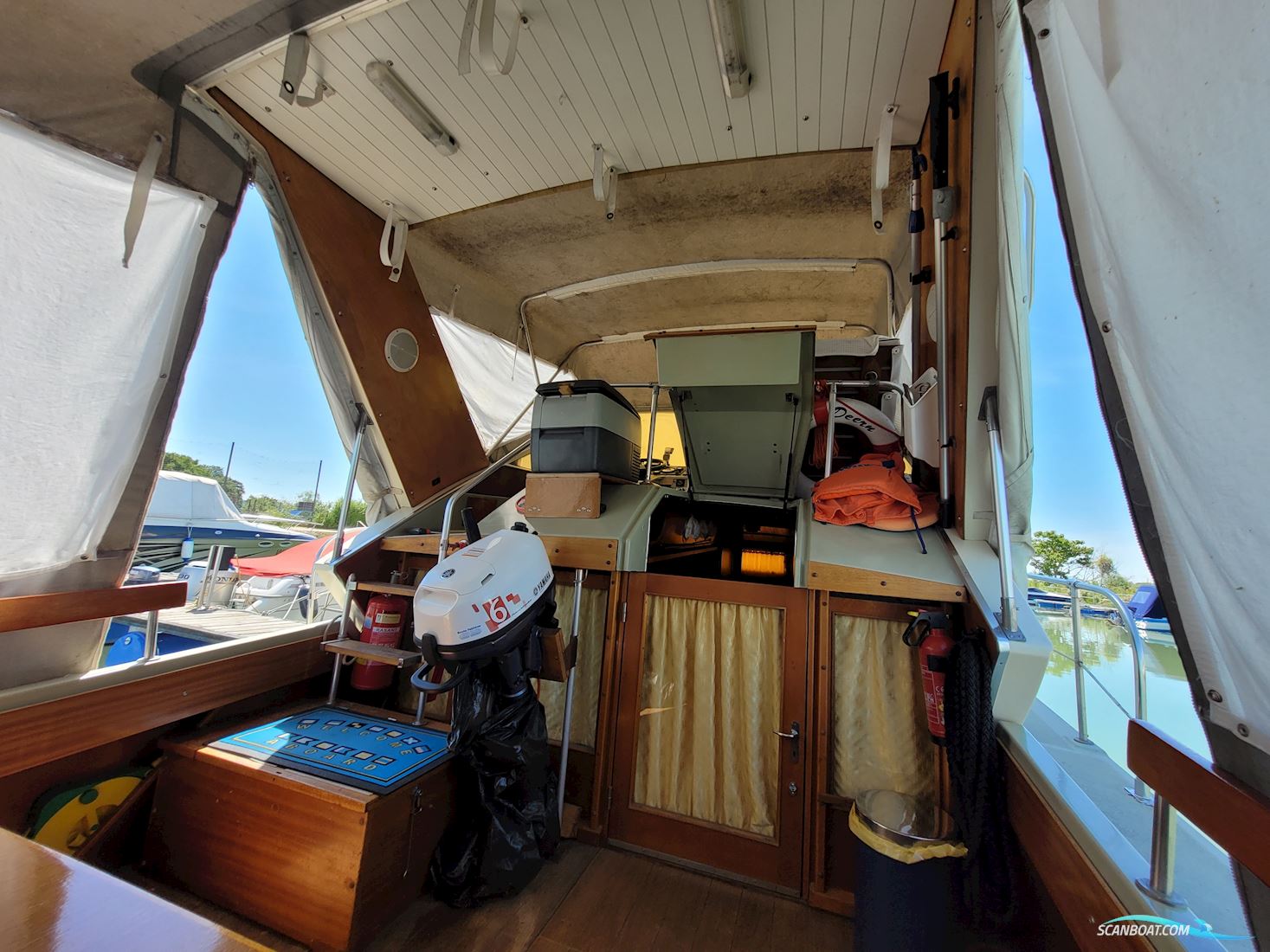 Coronet 32 Commander Wing