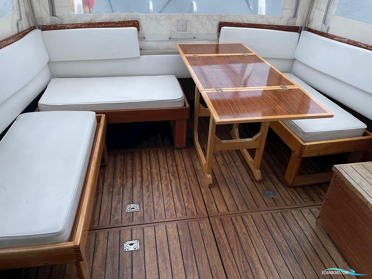 Coronet 32 Commander Wing