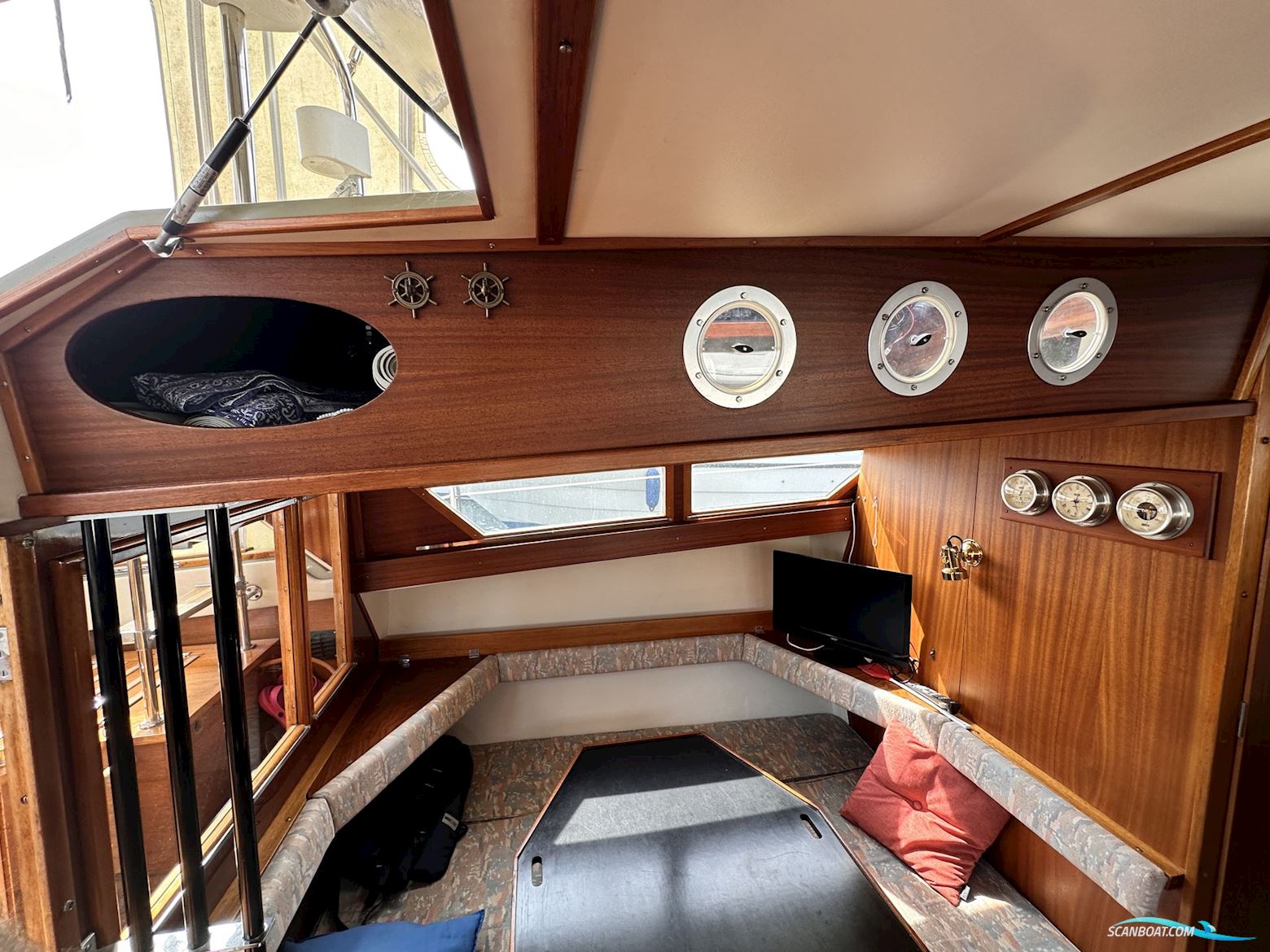 Coronet 32 Oceanfarer