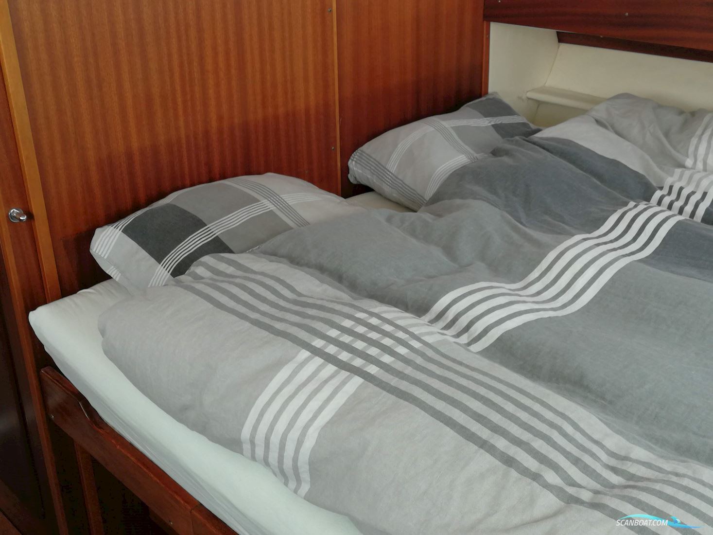 Coronet 32 Oceanfarer