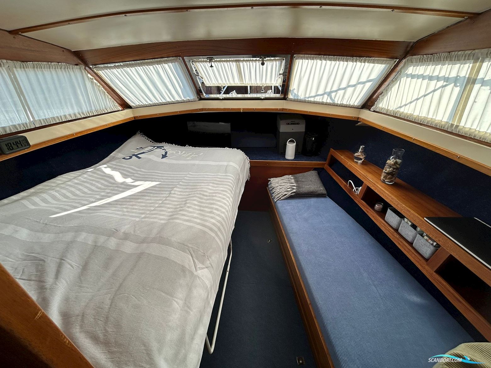 Coronet Commander 32