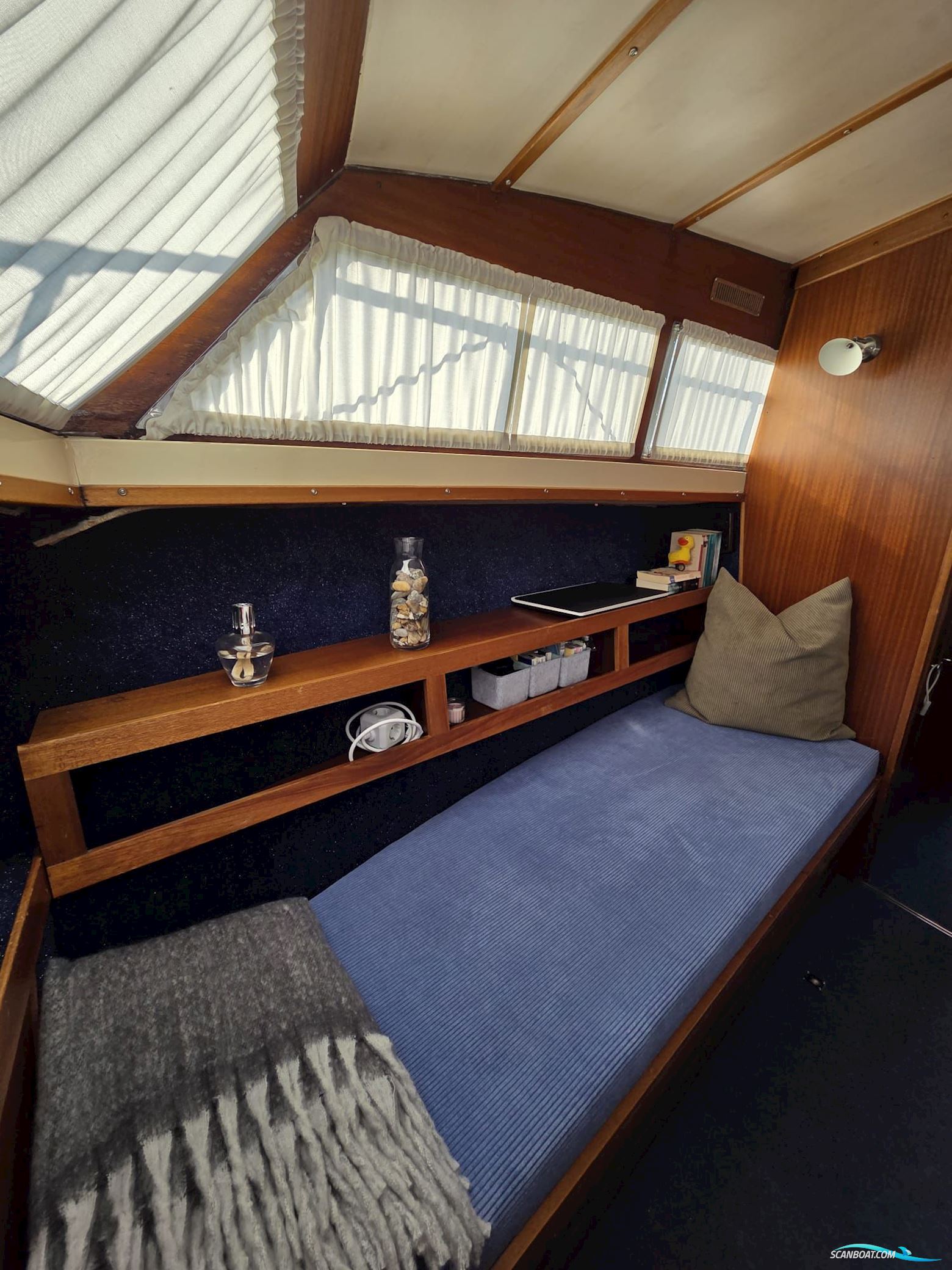 Coronet Commander 32